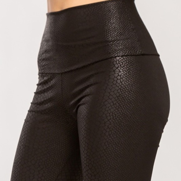 Snake print High waisted pleather leggings - Picture 3 of 11